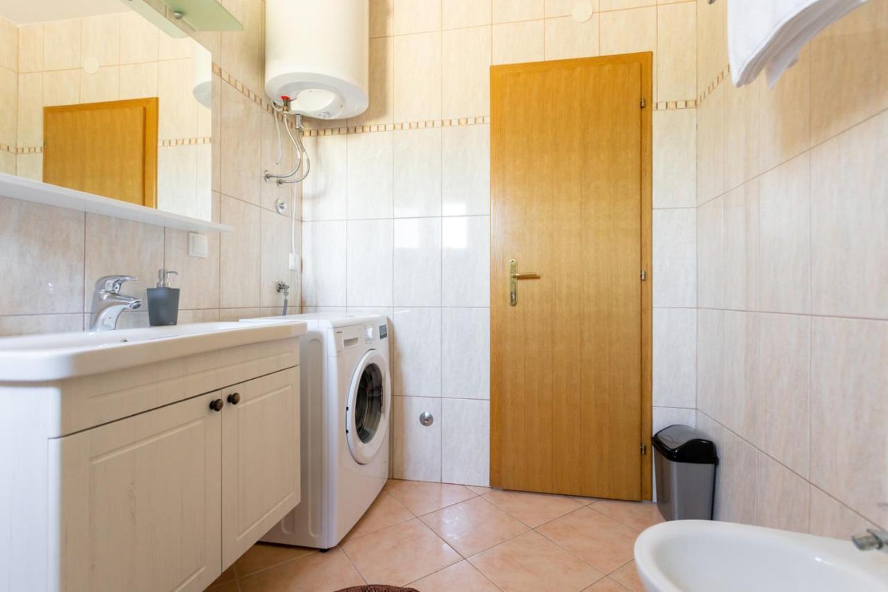 Apartment Demo Малинска Екстериор снимка