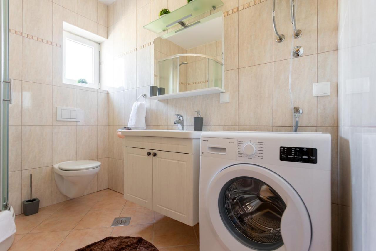 Apartment Demo Малинска Екстериор снимка