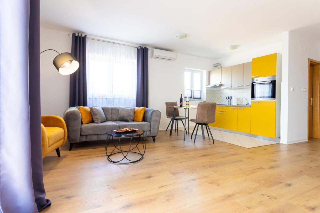 Apartment Demo Малинска Екстериор снимка