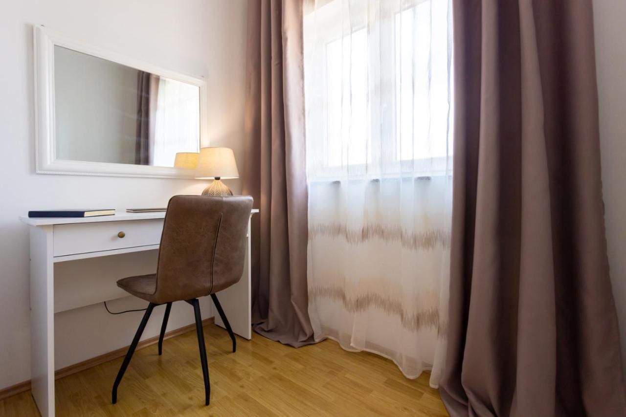 Apartment Demo Малинска Екстериор снимка