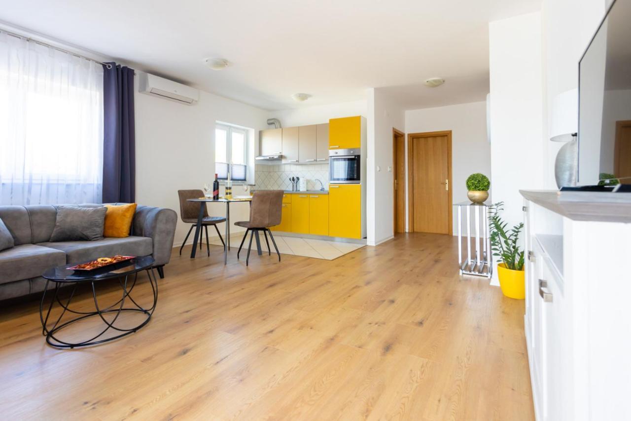 Apartment Demo Малинска Екстериор снимка