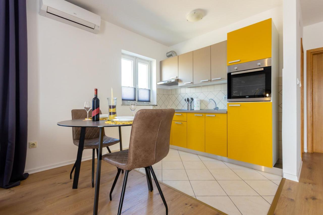 Apartment Demo Малинска Екстериор снимка