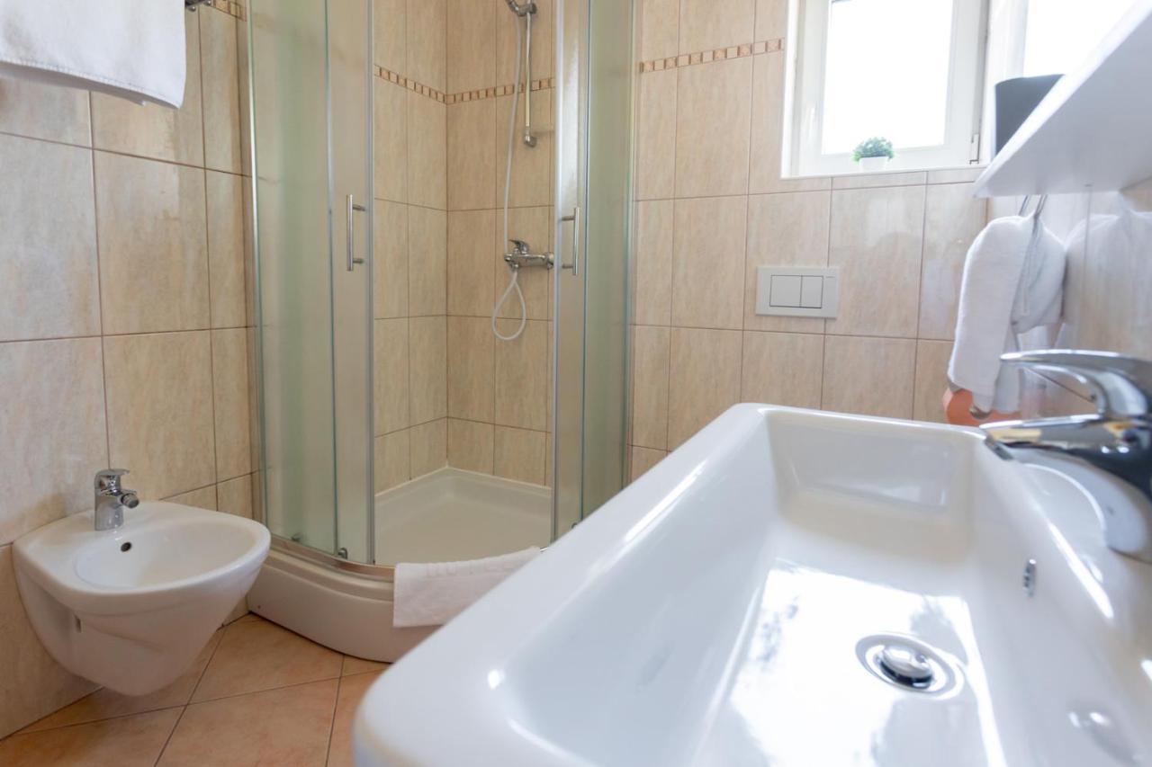 Apartment Demo Малинска Екстериор снимка